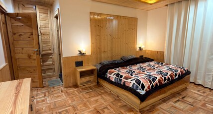 Oak & Amber Retreat Room Type - Oak Amber 3