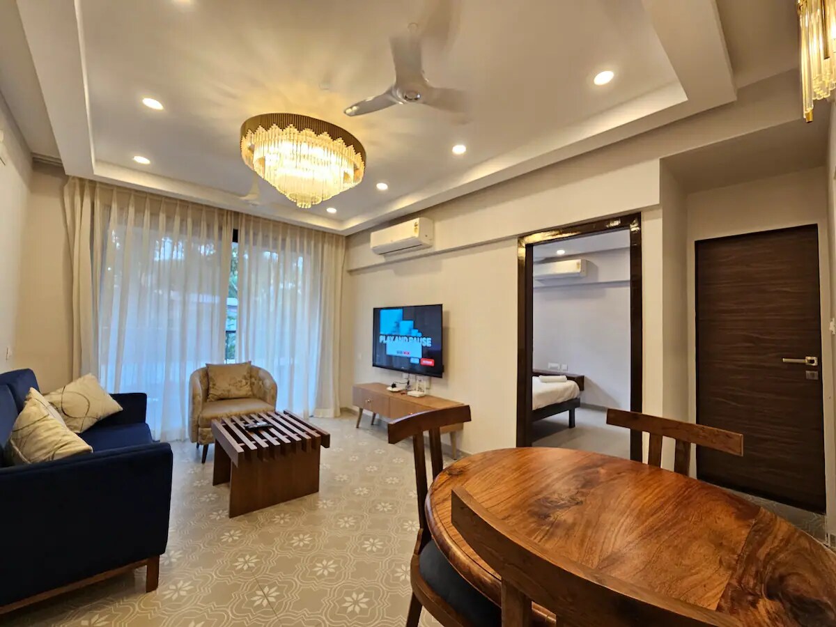 Botanica C102 - Tap to explore photos