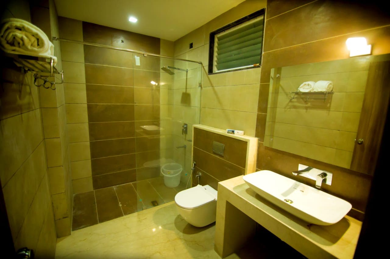 Hotel Madhava Inn - Tap to explore photos