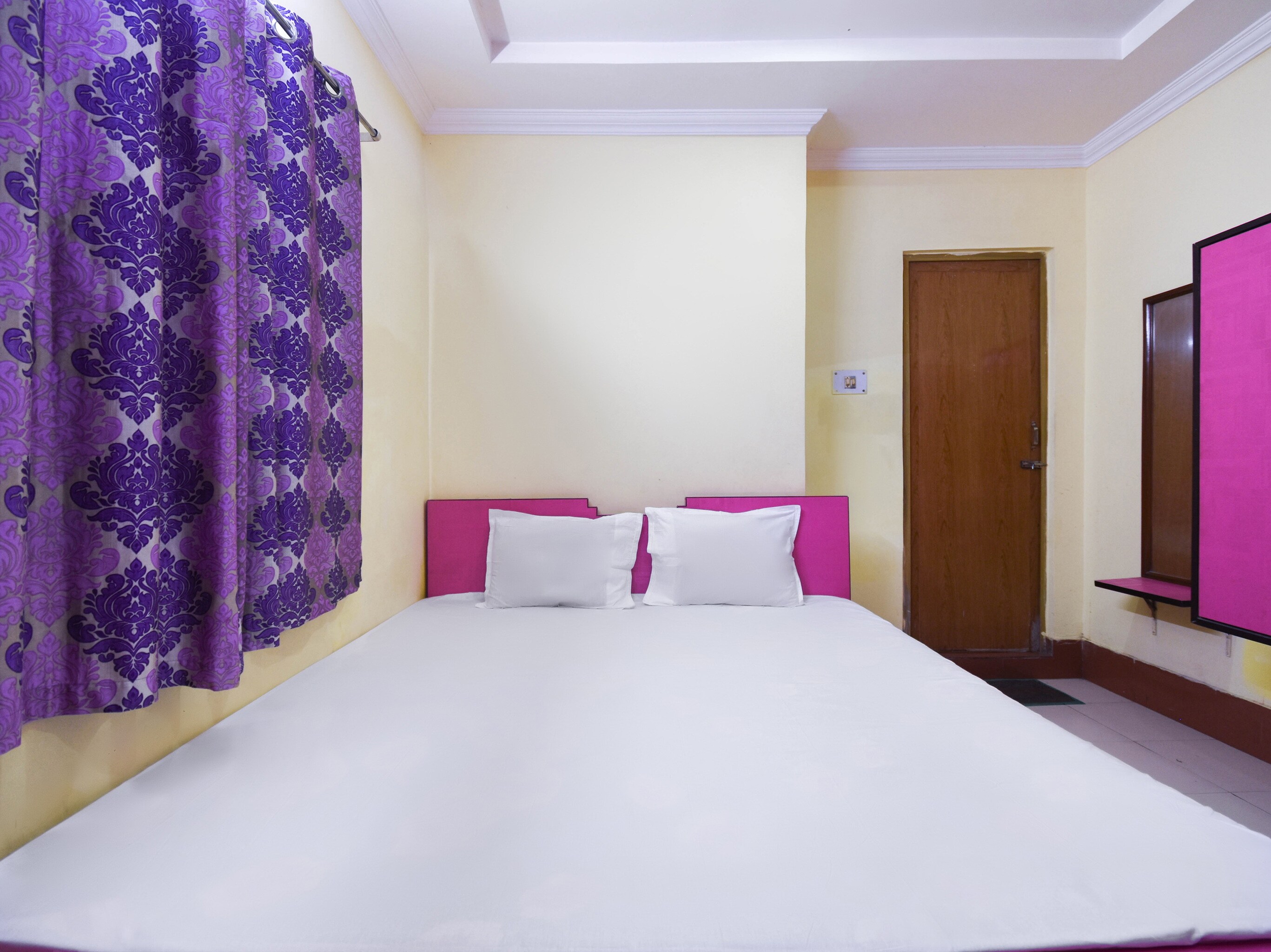 Irie Guest House - Tap to explore photos