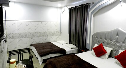 Hotel Shree Shaktia Room Type - Family 4 Bedded Room AC with free Wi-Fi