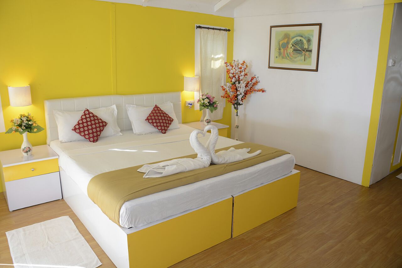 Cuba Premium Huts - Tap to explore photos