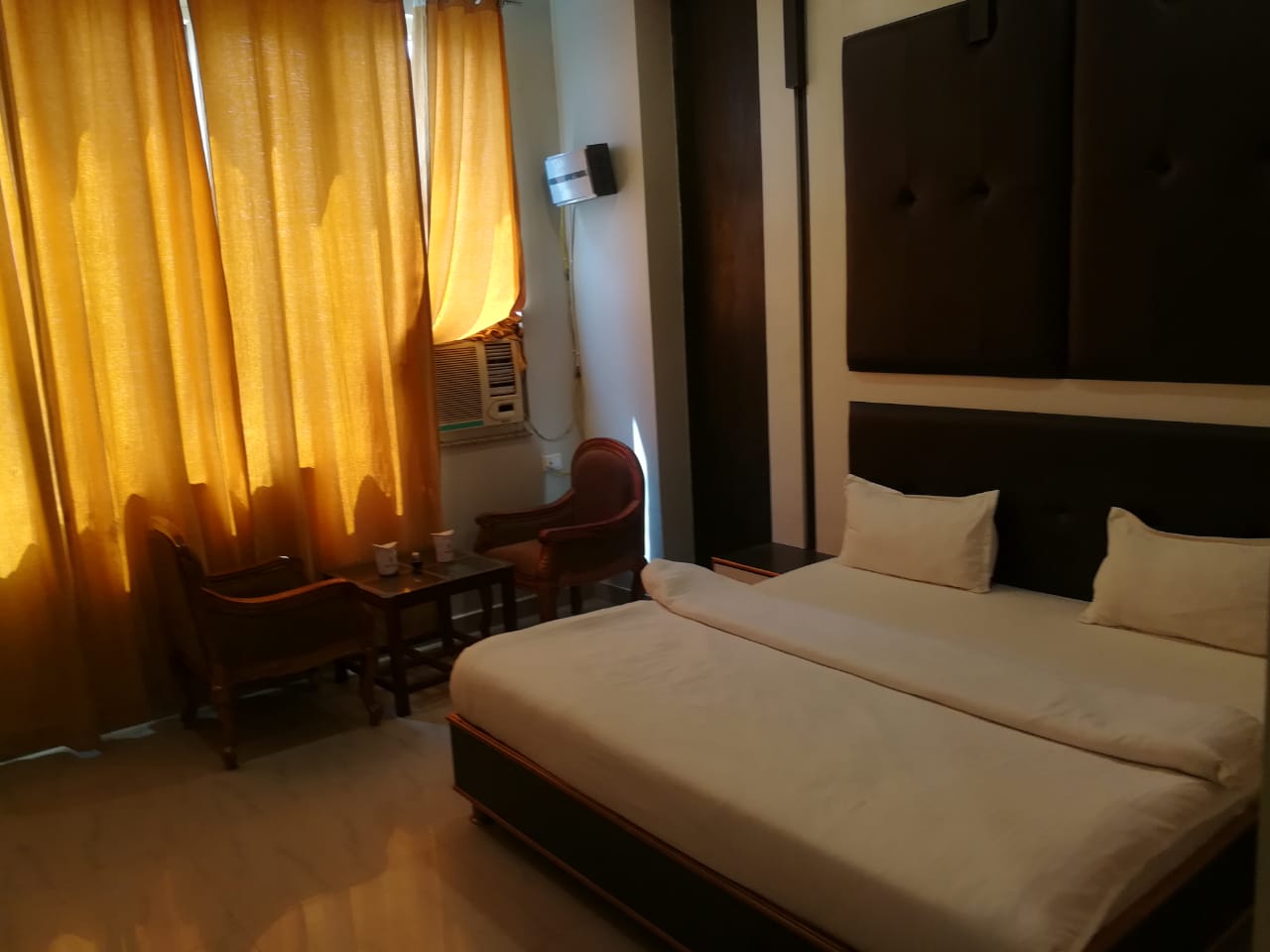 HOTEL BANDHAN - Tap to explore photos