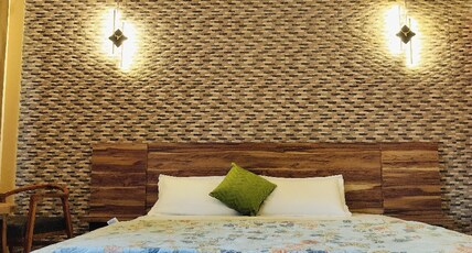 THE Hidden Leaf Homestay Room Type - deluxe room with balcony and mountain view