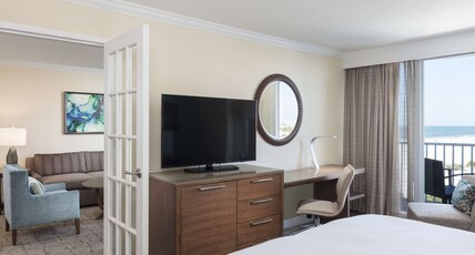 Hilton Clearwater Beach Resort & Spa Room Type - 1 KNG 1BDRM PALM SUITE