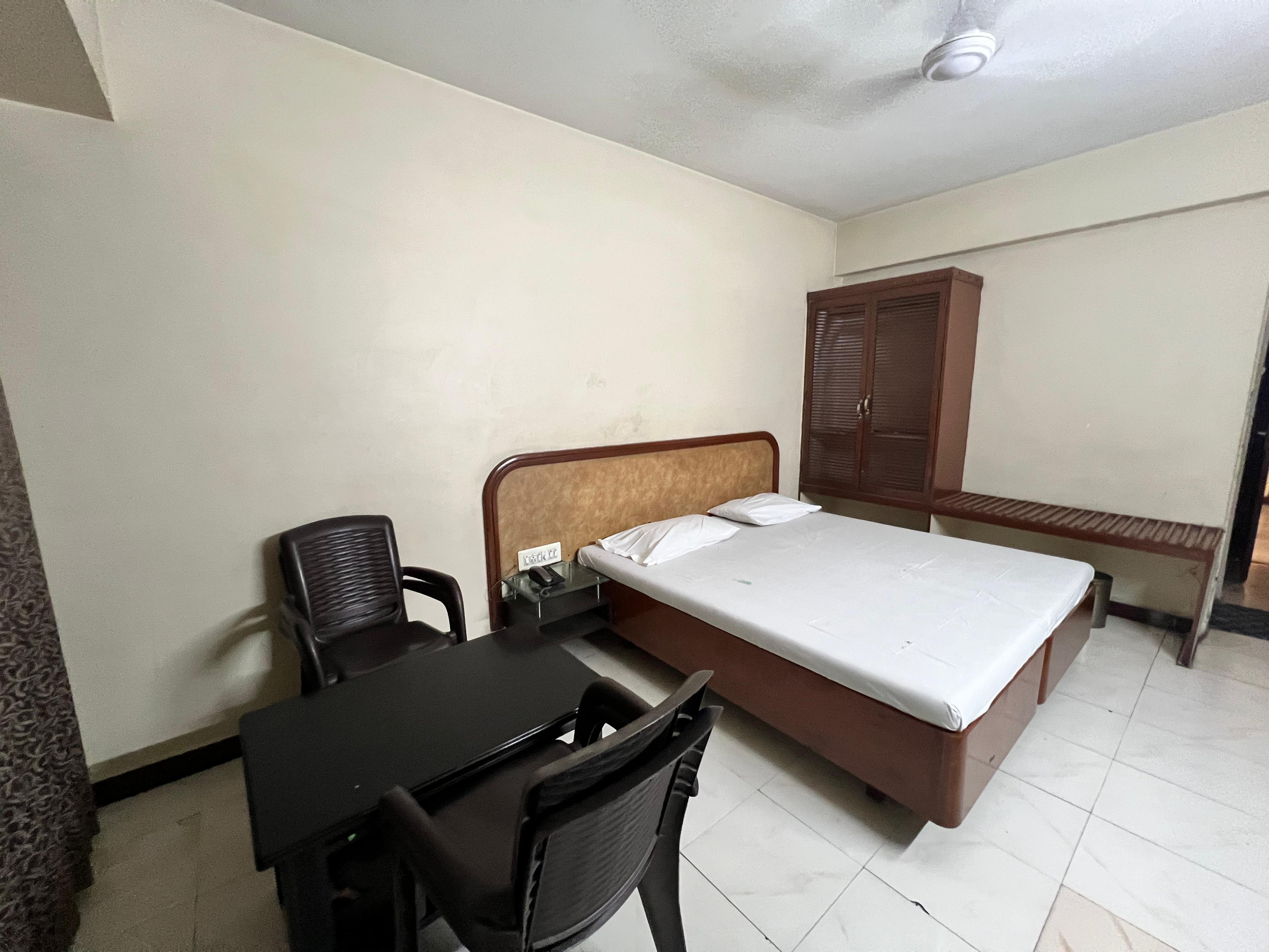 Hotel Diana - Tap to explore photos