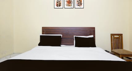 Hotel O Uttaranchal University Dehradun Room Type - Deluxe Hotel O Uttaranchal University Dehradun Room Type - Deluxe