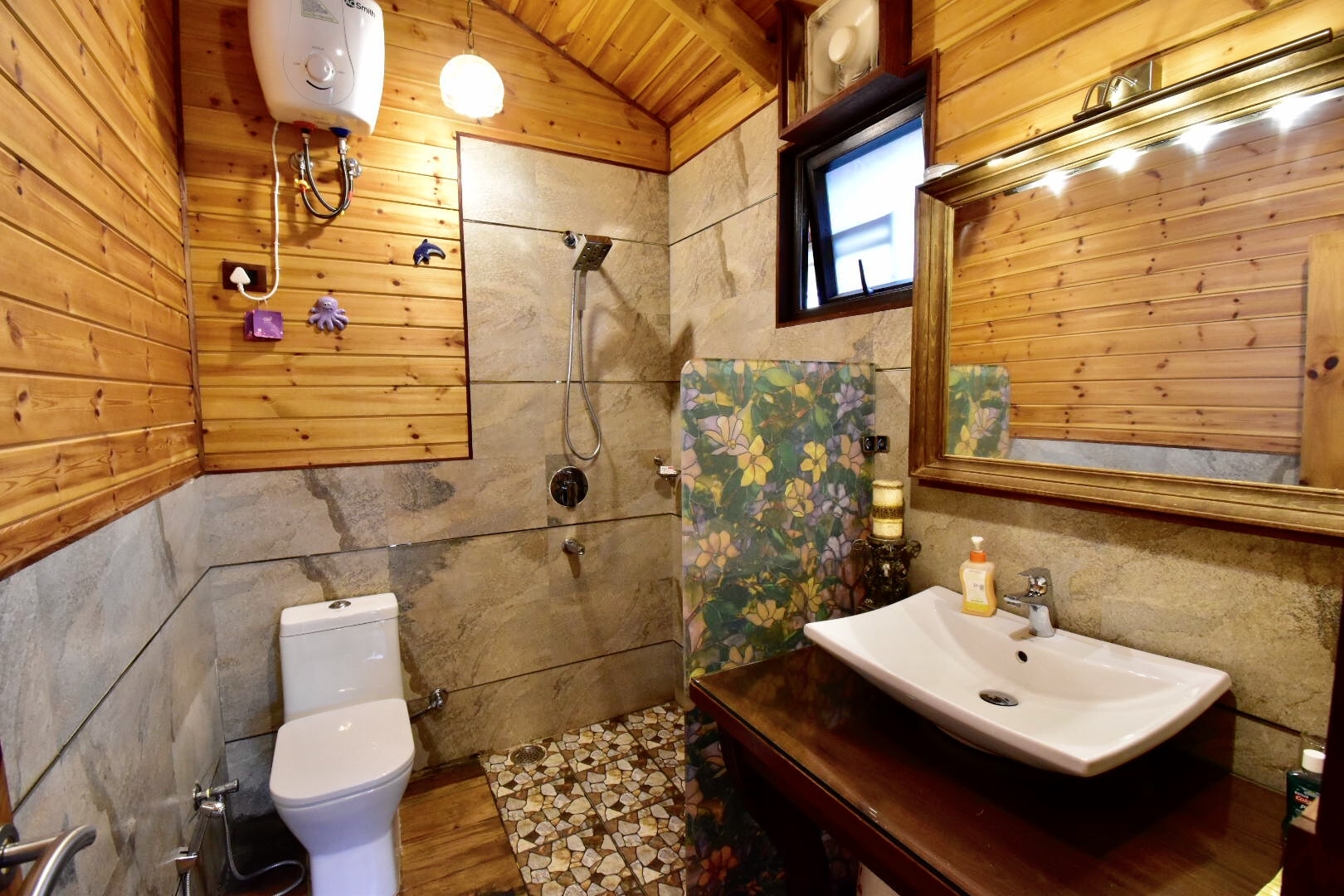 Avaas Bed & Breakfast | Rooms & Cottages - Tap to explore photos