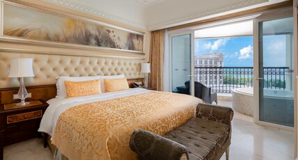 Crowne Plaza RESORT SANYA BAY Room Type - 1 Bedroom Junior Family Suite Sea View Lounge Access