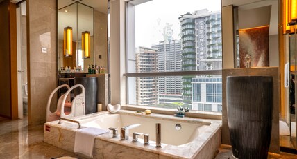 Crowne Plaza Chengdu Wenjiang Room Type - 1 King and 2 Single Junior Suite Additional Living Area