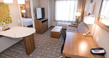Staybridge Suites Red Deer North , an IHG Hotel Room Type - 1 Qn Bed 1 Bdrm Ste Comm Access Rl In Sh