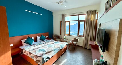 Hues & Trails Room Type - Topaz