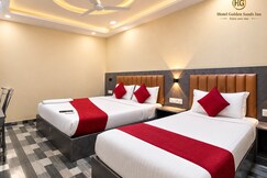 Address of Hotel Golden Sands Inn