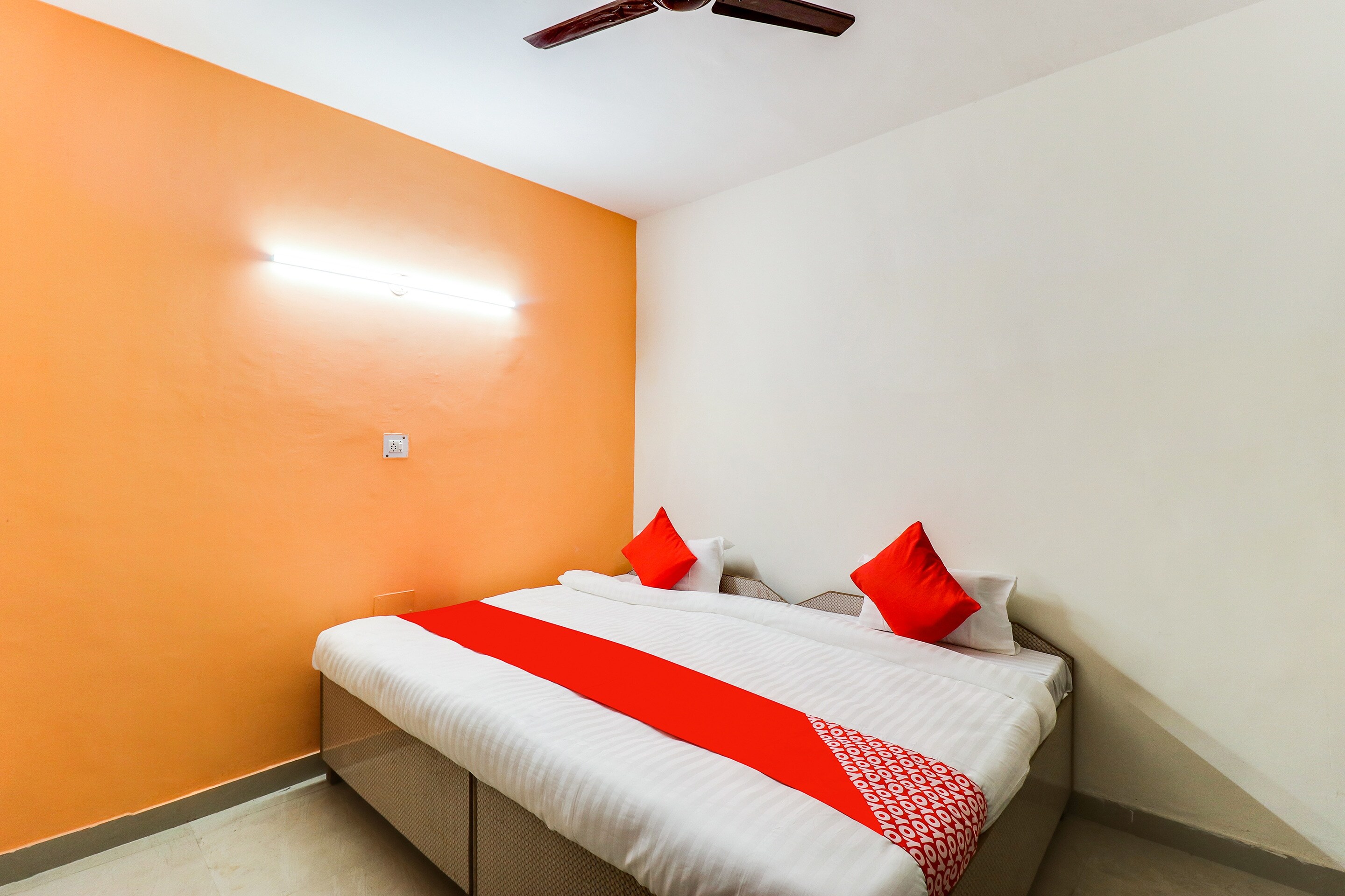 Hotel O Gurugram Residency - Tap to explore photos