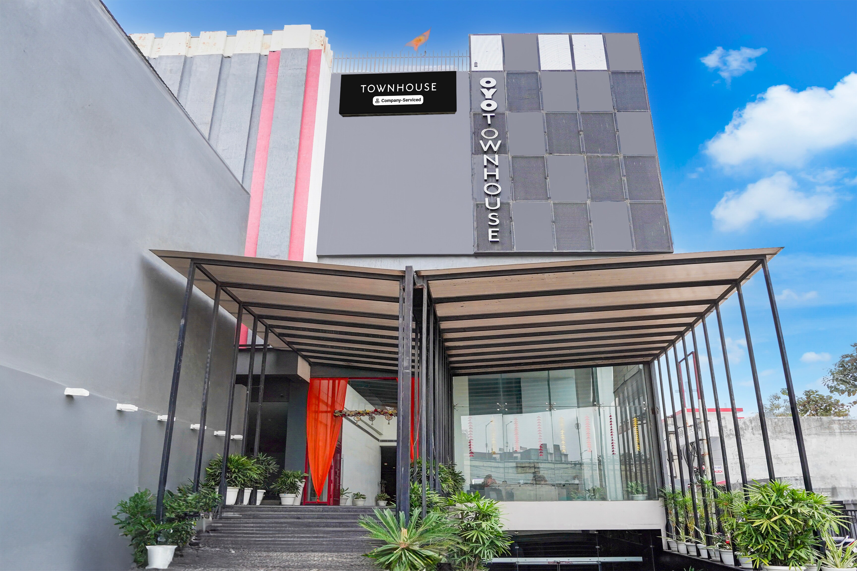 Super Townhouse Gomti Nagar Matiyari - Tap to explore photos