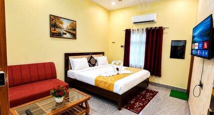 The Yash Hotel And Resort Ayodhya Room Type - Deluxe Room