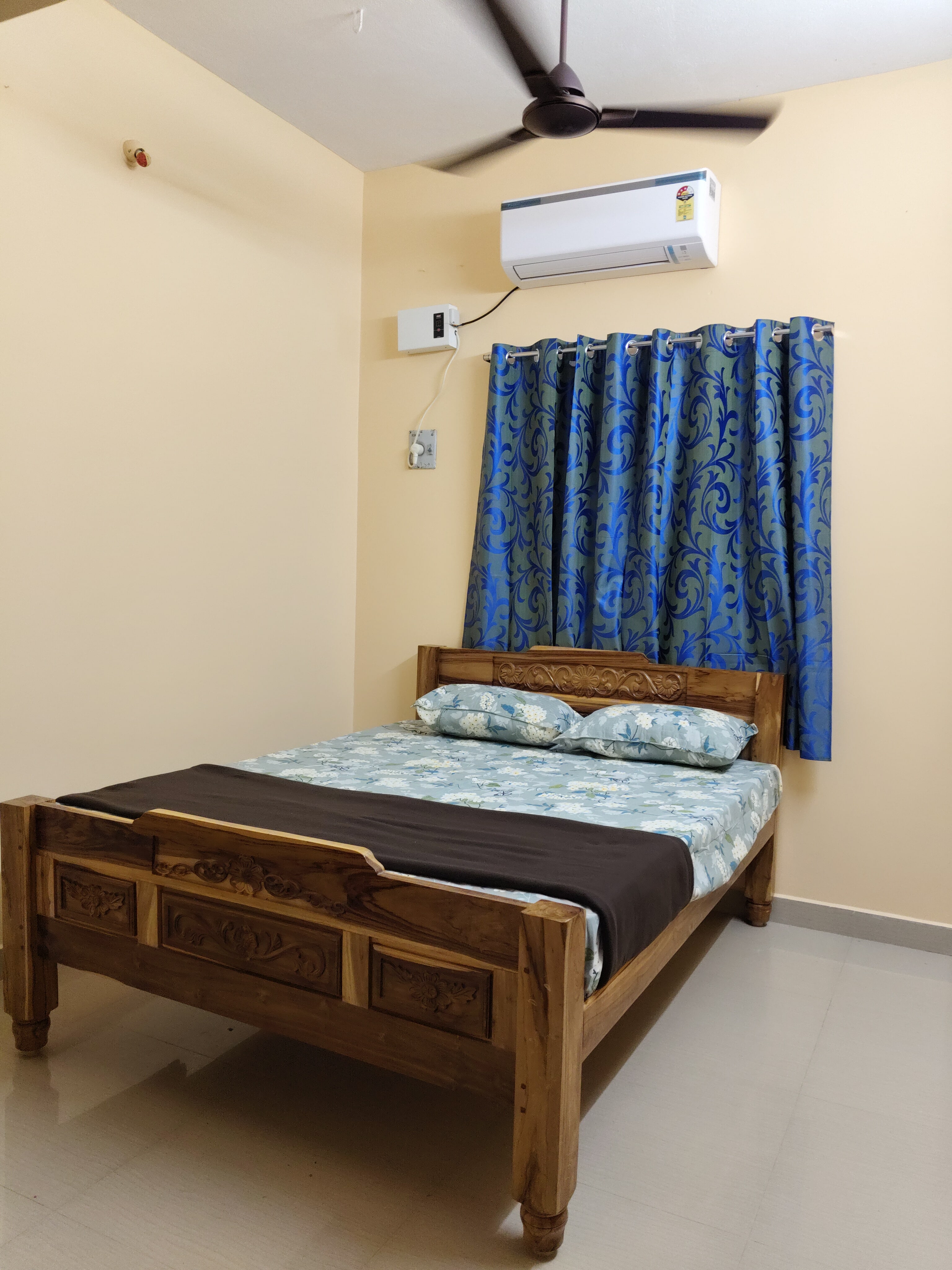 MegaSri HomeStay - Tap to explore photos