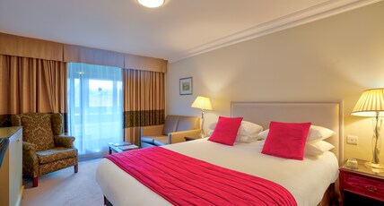 Sunday Box Hill Burford Bridge Hotel Room Type - Superior Double Room
