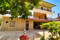 Natural Den Homestay