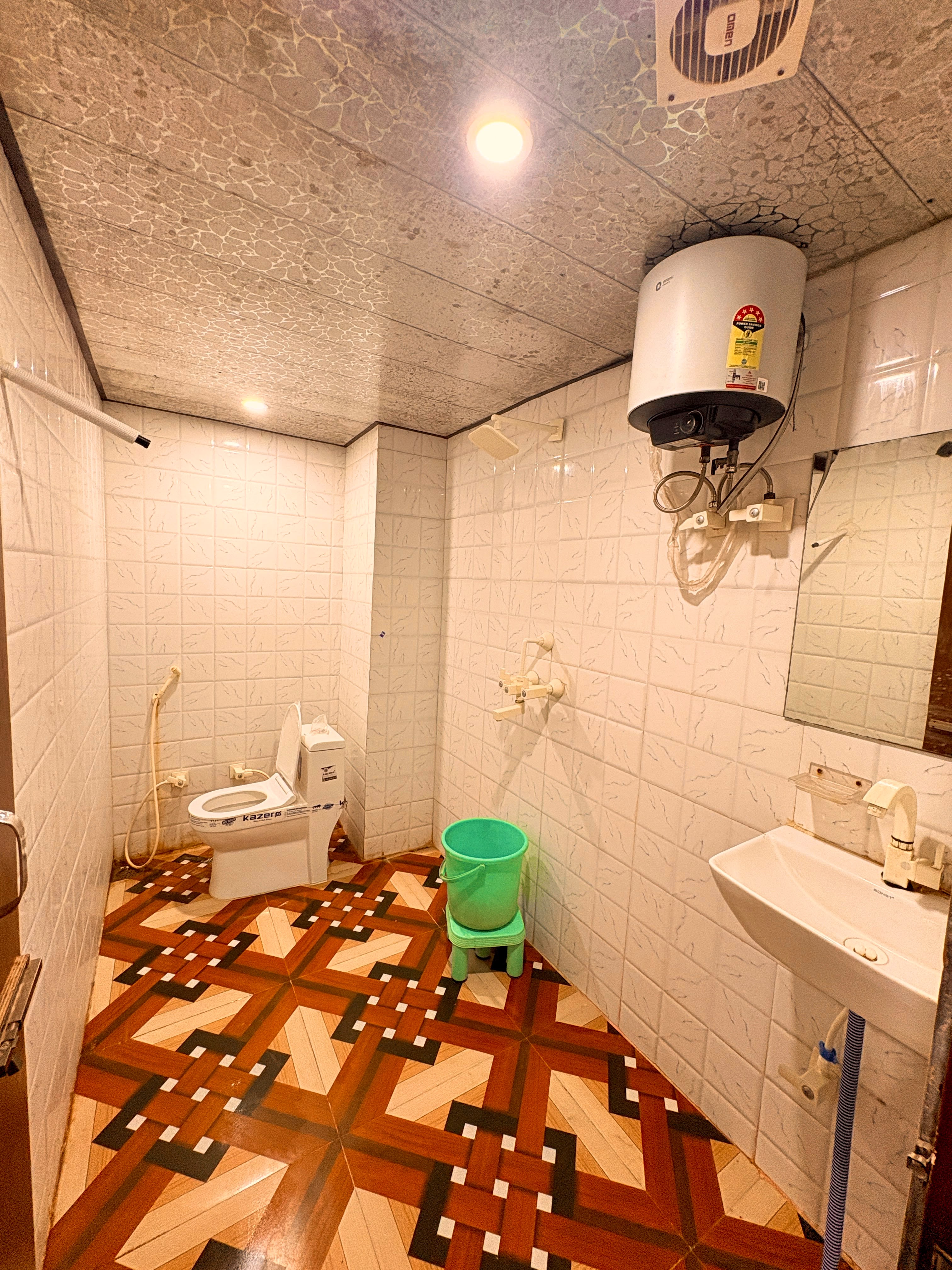 Hotel Shree Ji Inn - Tap to explore photos