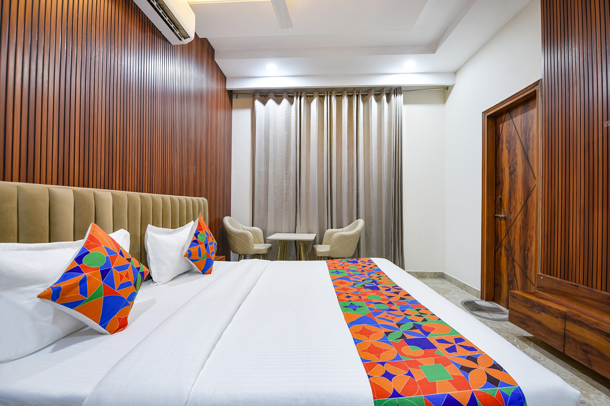 FabHotel Regal - Tap to explore photos