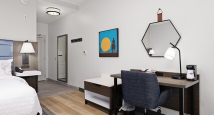 Hampton Inn & Suites by Hilton McAllen Room Type - 1 KING BED NONSMOKING