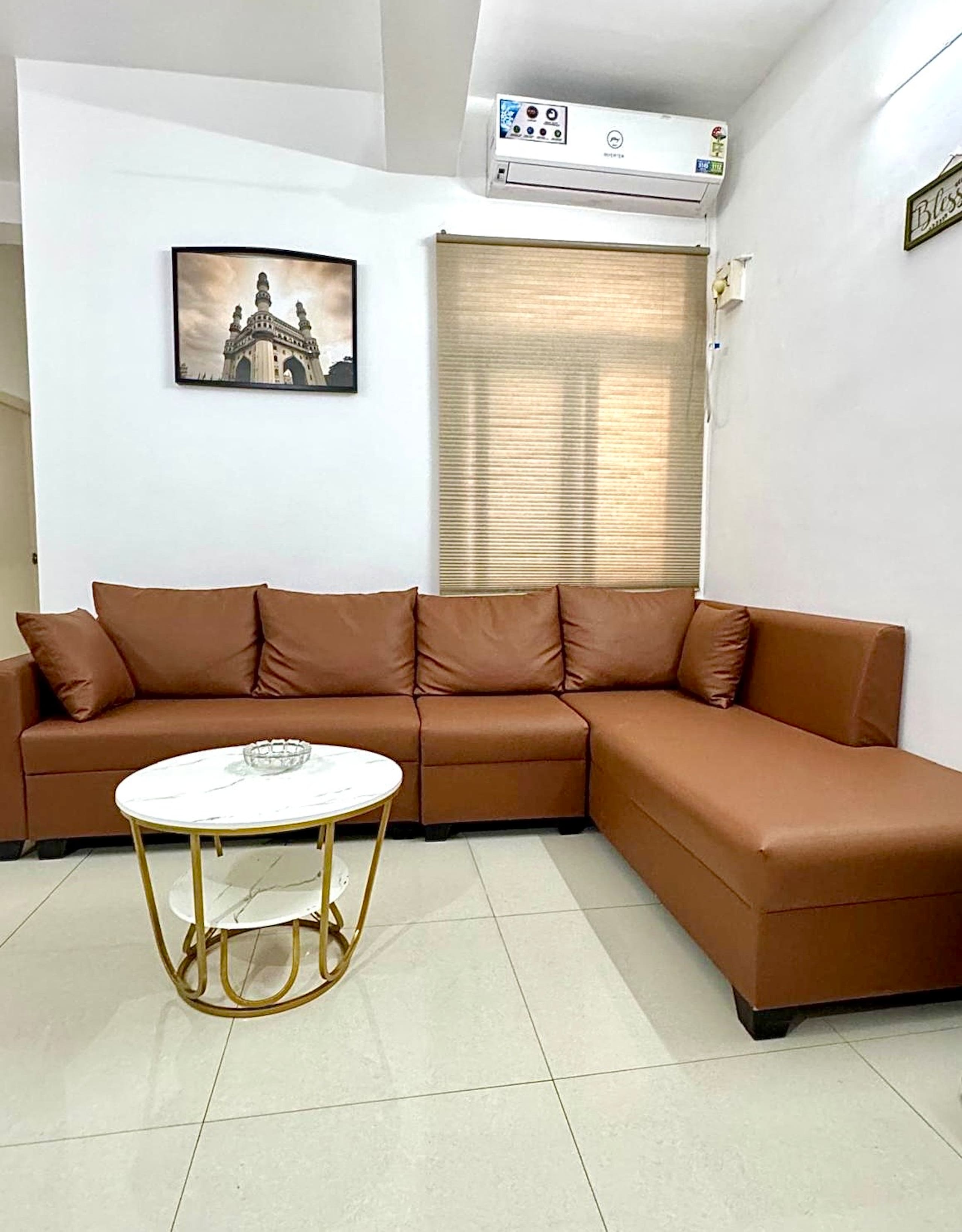 CENTRALLY LOCATED HIP 1 BEDROOM APARTMENT - Tap to explore photos
