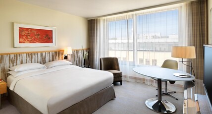 Hyatt Regency Mainz Room Type - 1 QUEEN BED WITH CLUB ACCESS