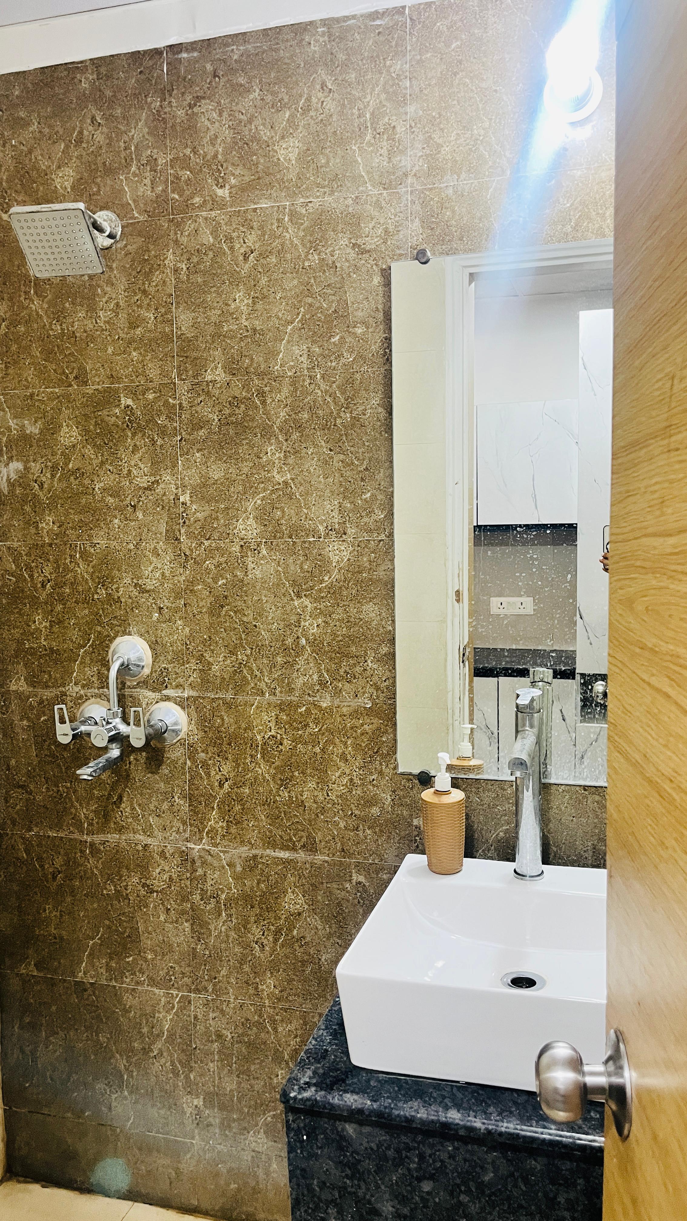 Jsb Luxurious Studio - Tap to explore photos