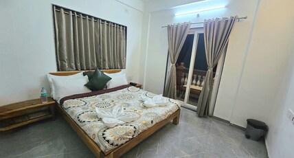 Hotel Rajmahal Palace - Bhimashankar Room Type - Family Room with balcony
