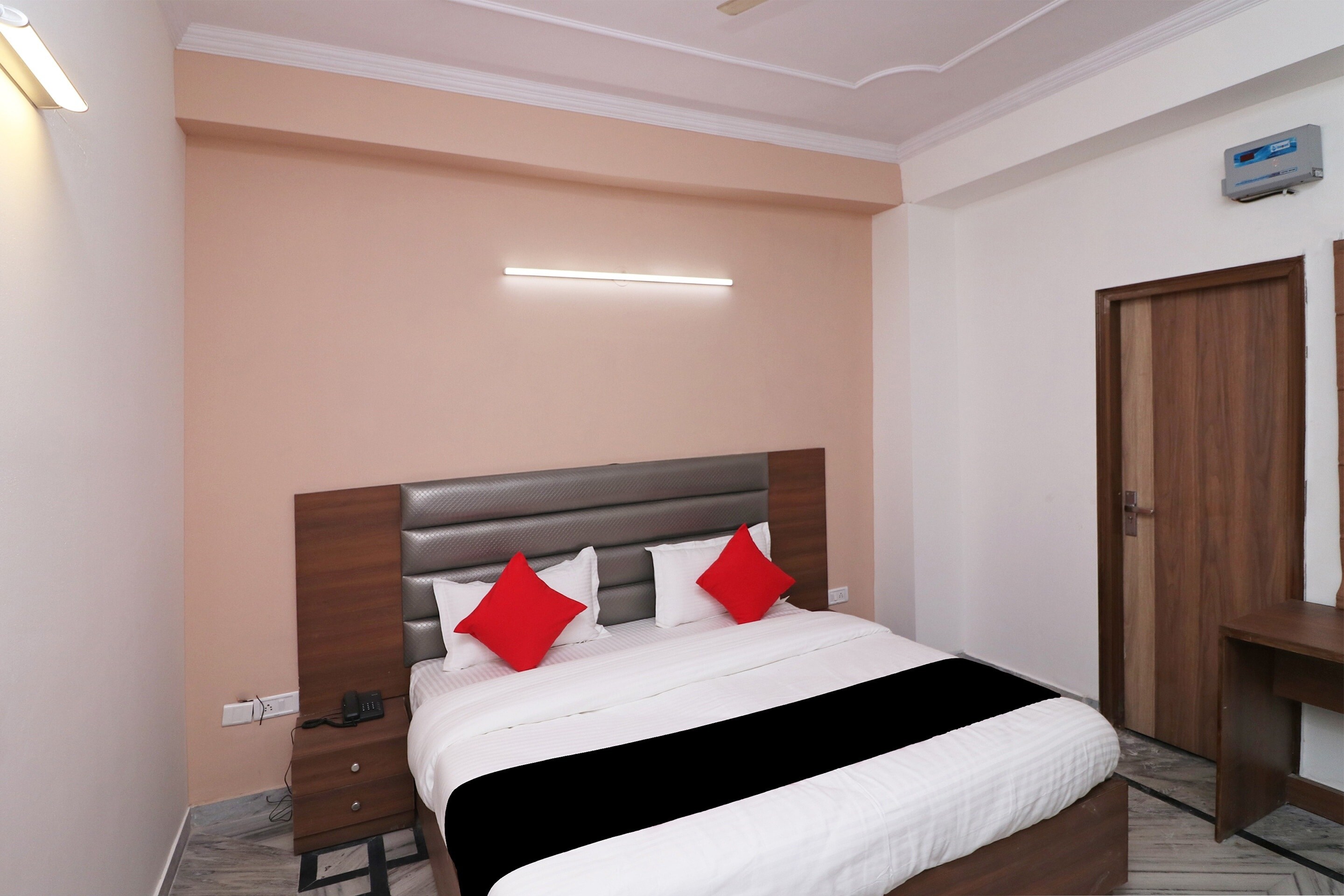 Capital O Esscon House Near Payal Cinema - Tap to explore photos