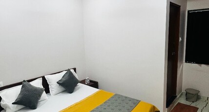 Sri Krishna Guest House Room Type - AC ROOMS