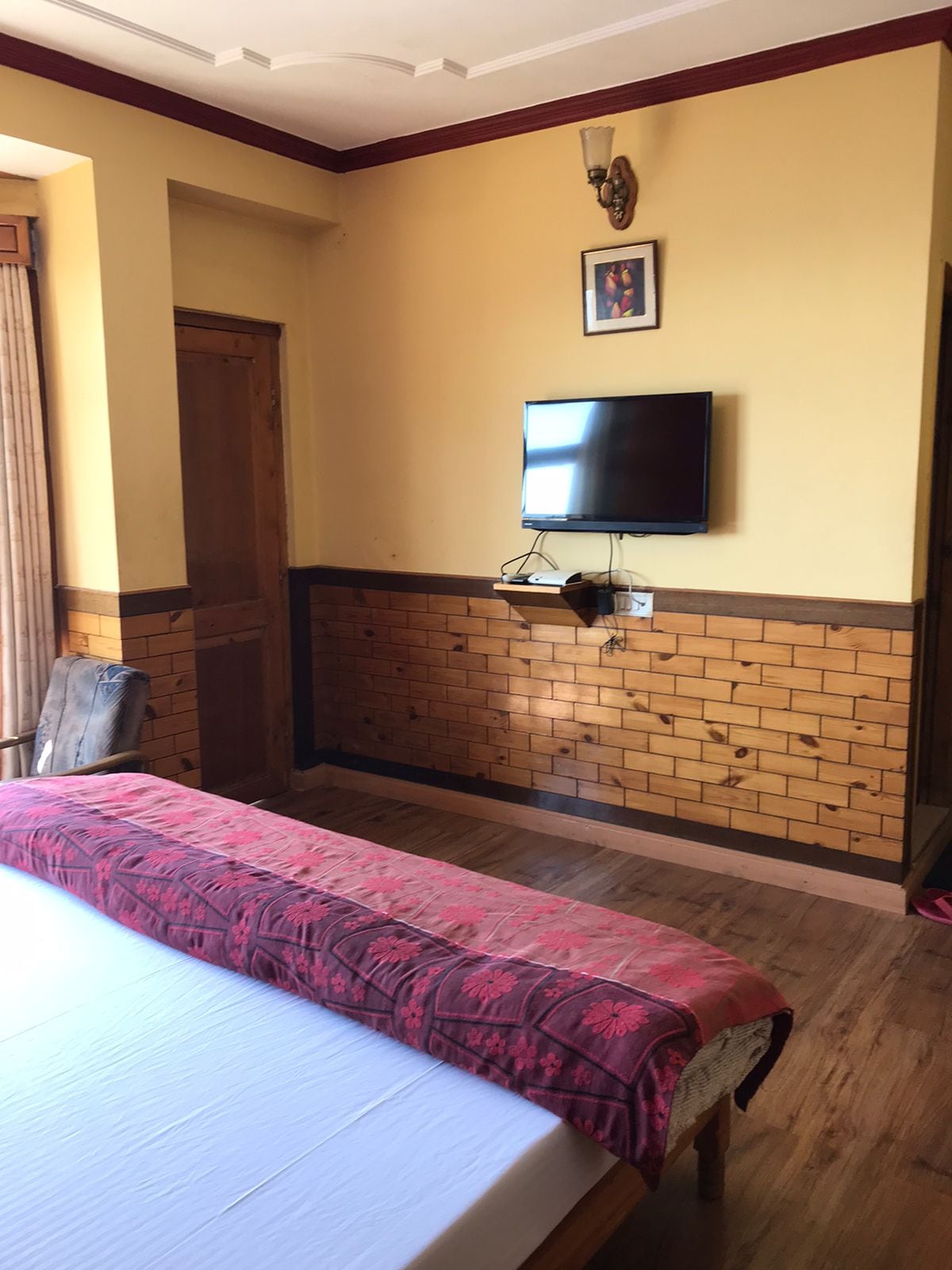 The HIMALAYA Inn and Restaurant- 70Kms from Shimla - Tap to explore photos