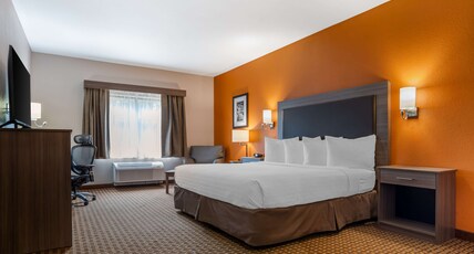 Best Western Plus Circle Inn Room Type - 1 King Bed, Mobility Accessible, Roll In Shower, Non-Smoking, Full Breakfast Best Western Plus Circle Inn Room Type - 1 King Bed, Mobility Accessible, Roll In Shower, Non-Smoking, Full Breakfast