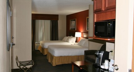 Holiday Inn Express Hotel & Suites Brooksville West Room Type - 2 Queen 1 Bdrm Suite Sofa Bed Lvng Area