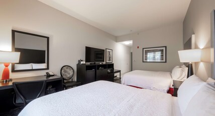 Hampton Inn and Suites DuPont Room Type - 2 QNS HEARING ACC NOSMOK