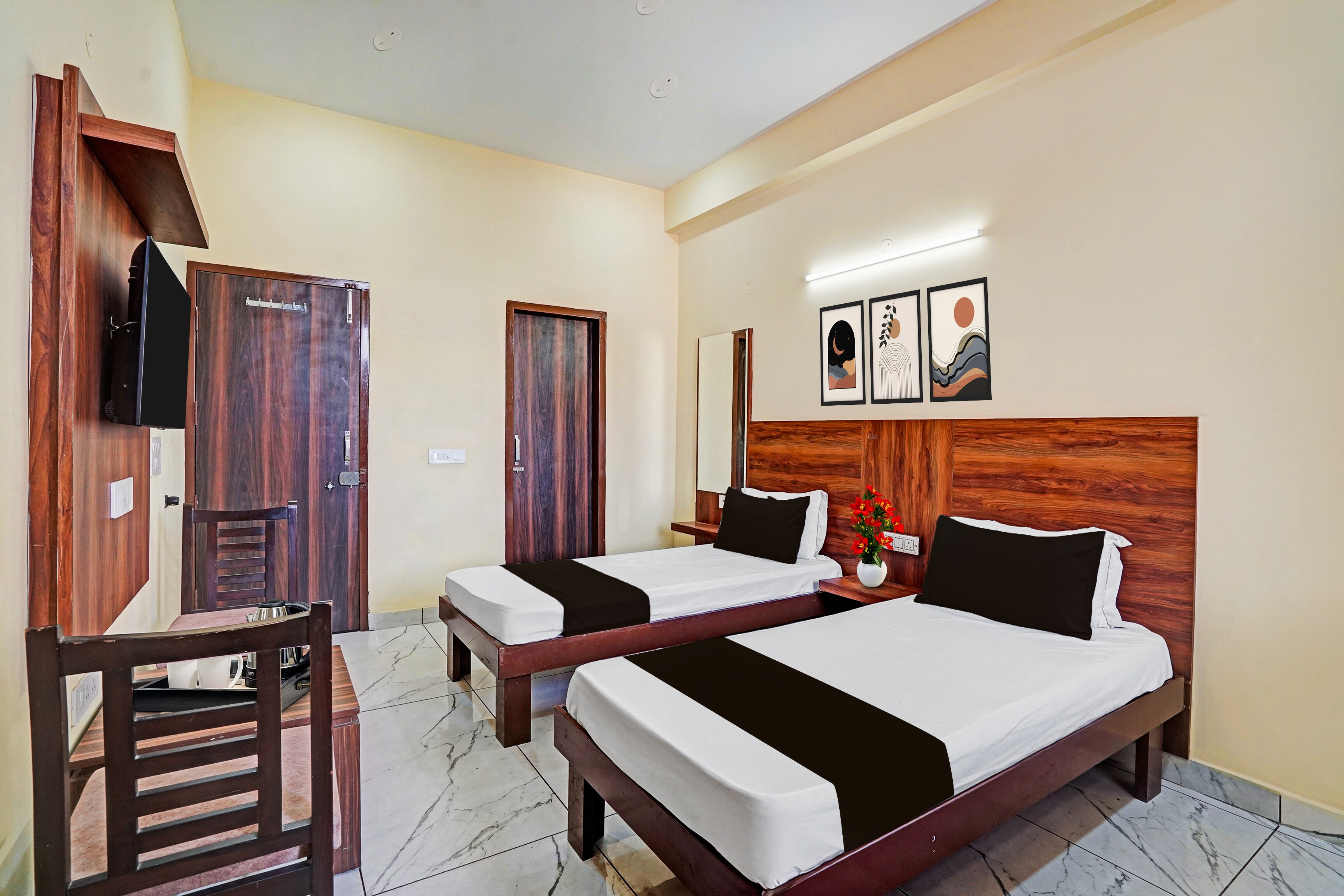 Flaghsip OYO Hotel 80 Mohali - Tap to explore photos