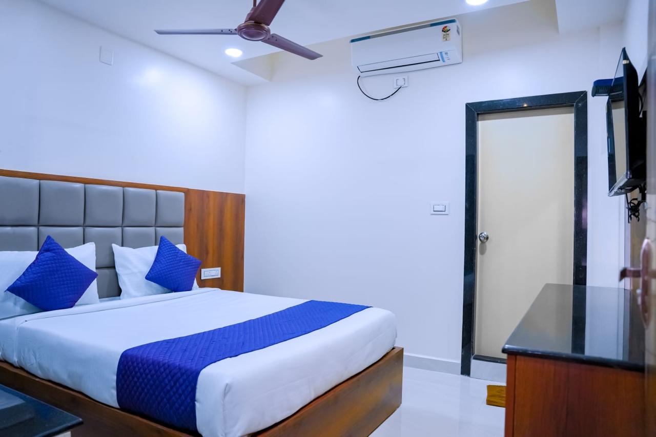 Hotel SR Elite - Tap to explore photos