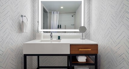 DoubleTree by Hilton Hartford Downtown Room Type - 2 QUEEN BEDS