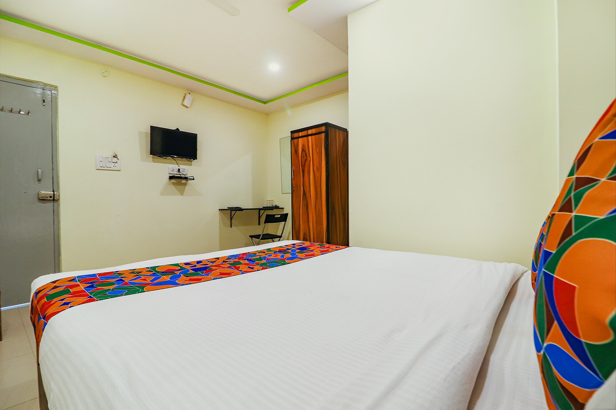 FabHotel Broholic Suites - Nr. JNTU - Tap to explore photos