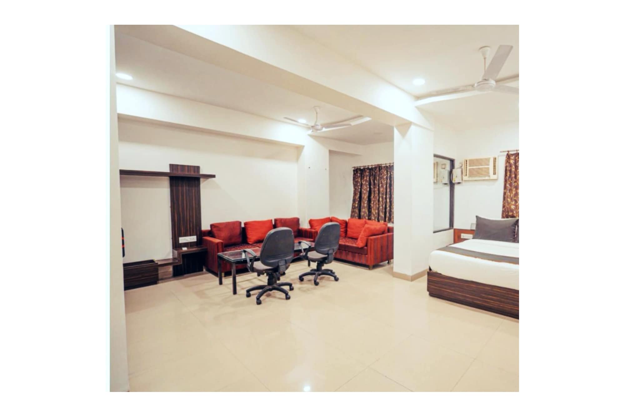 Kanchan Tilak - Tap to explore photos