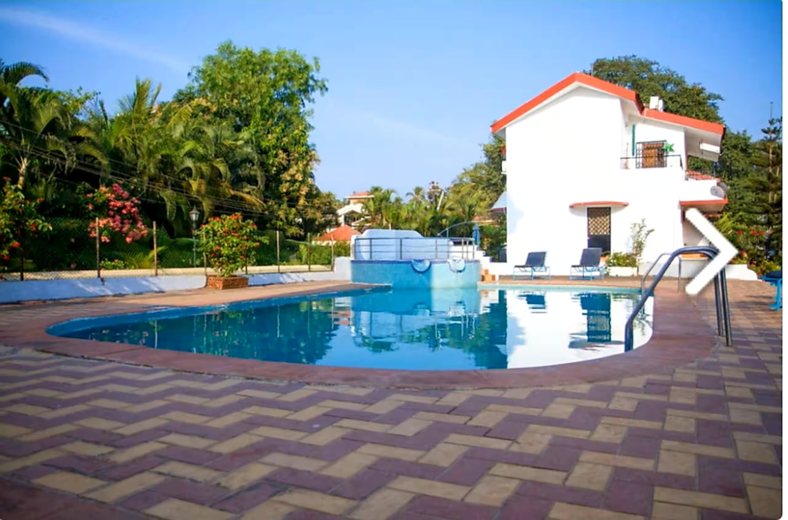 Walk to the beach 2bhk with shared pool Parking - Tap to explore photos