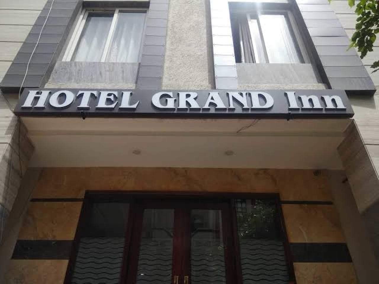 Hotel Grand In Near 2 Min From Vaishali Metro Station - Tap to explore photos