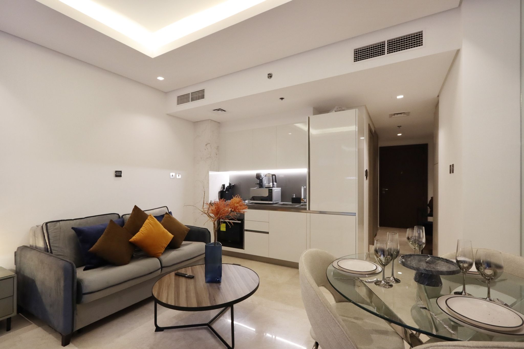ELIVAAS Curated Modern Studio Near Dubai Mall, Walk to Dubai - Tap to explore photos