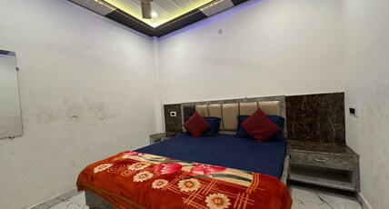 RAJAT PALACE PAYING GUEST HOUSE Room Type - Deluxe Room with Air Conditioning