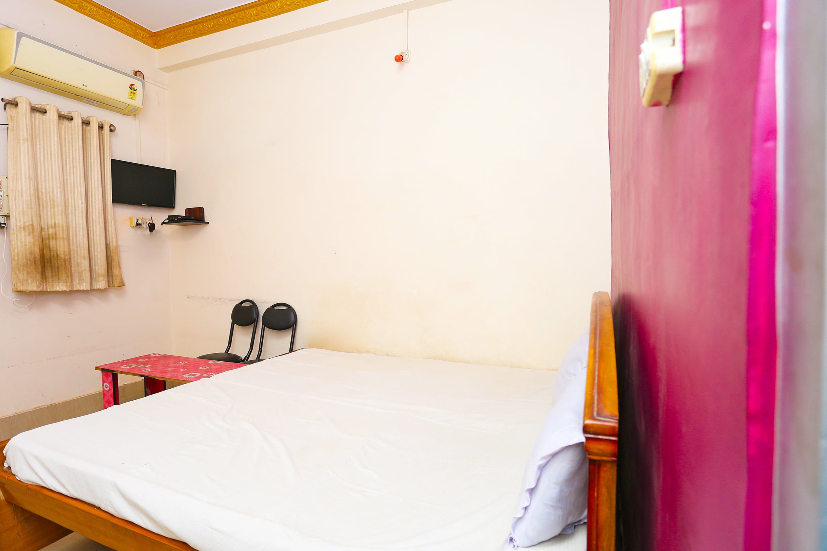 Welcome Hotel - Tap to explore photos