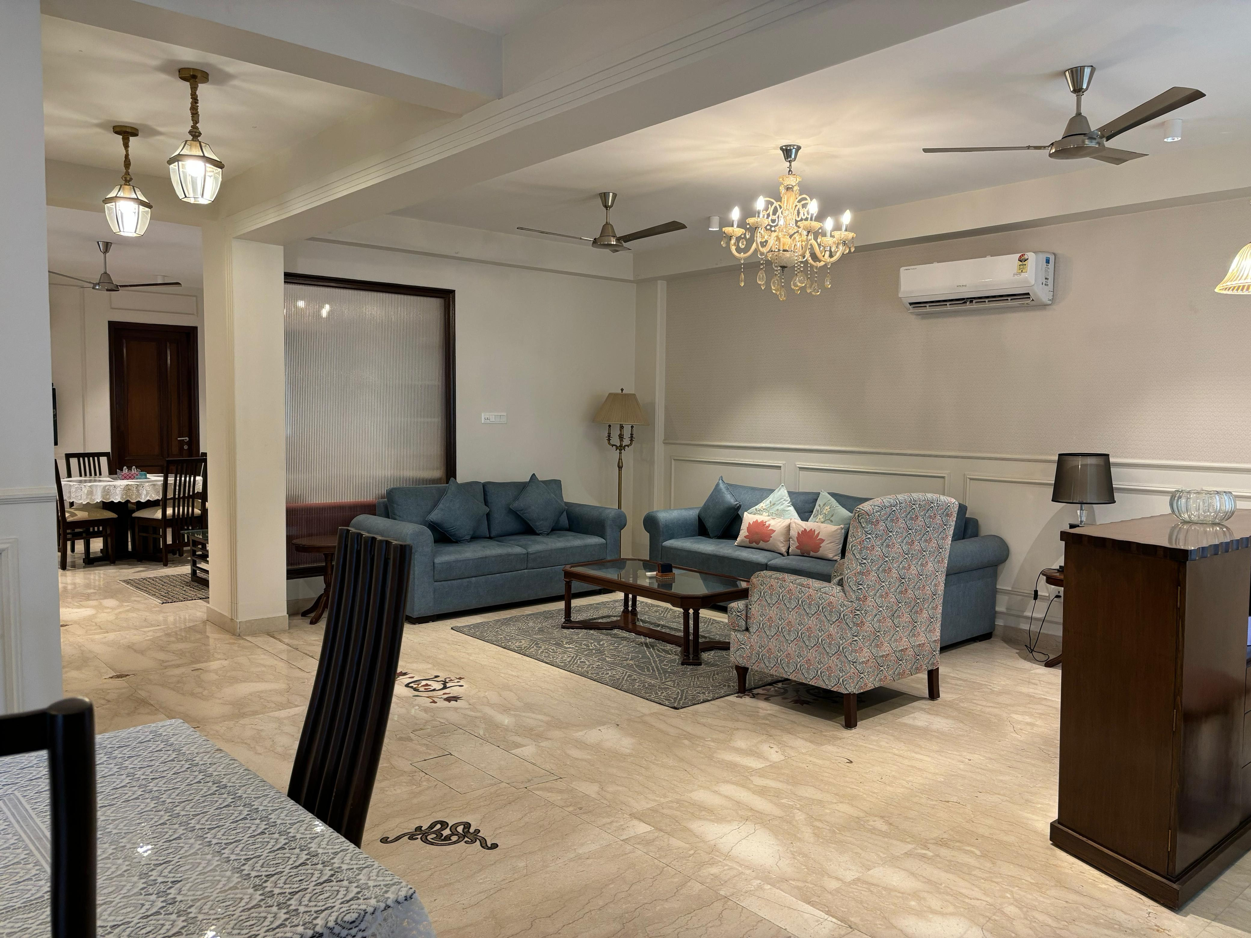 Short Stay Service Apartment in Green Park - Tap to explore photos