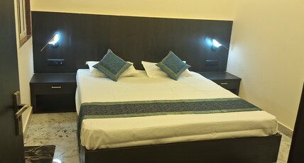 HOTEL PRATYAKSH DARSHAN Room Type - Super Deluxe Double  Non A.C Room