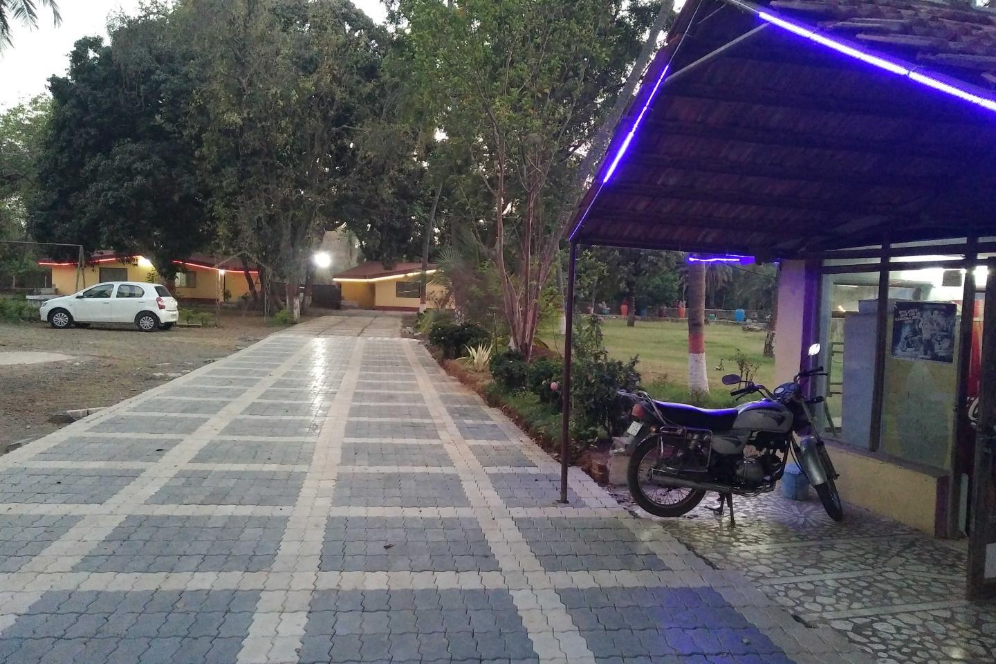 Hotel Summer House - Tap to explore photos