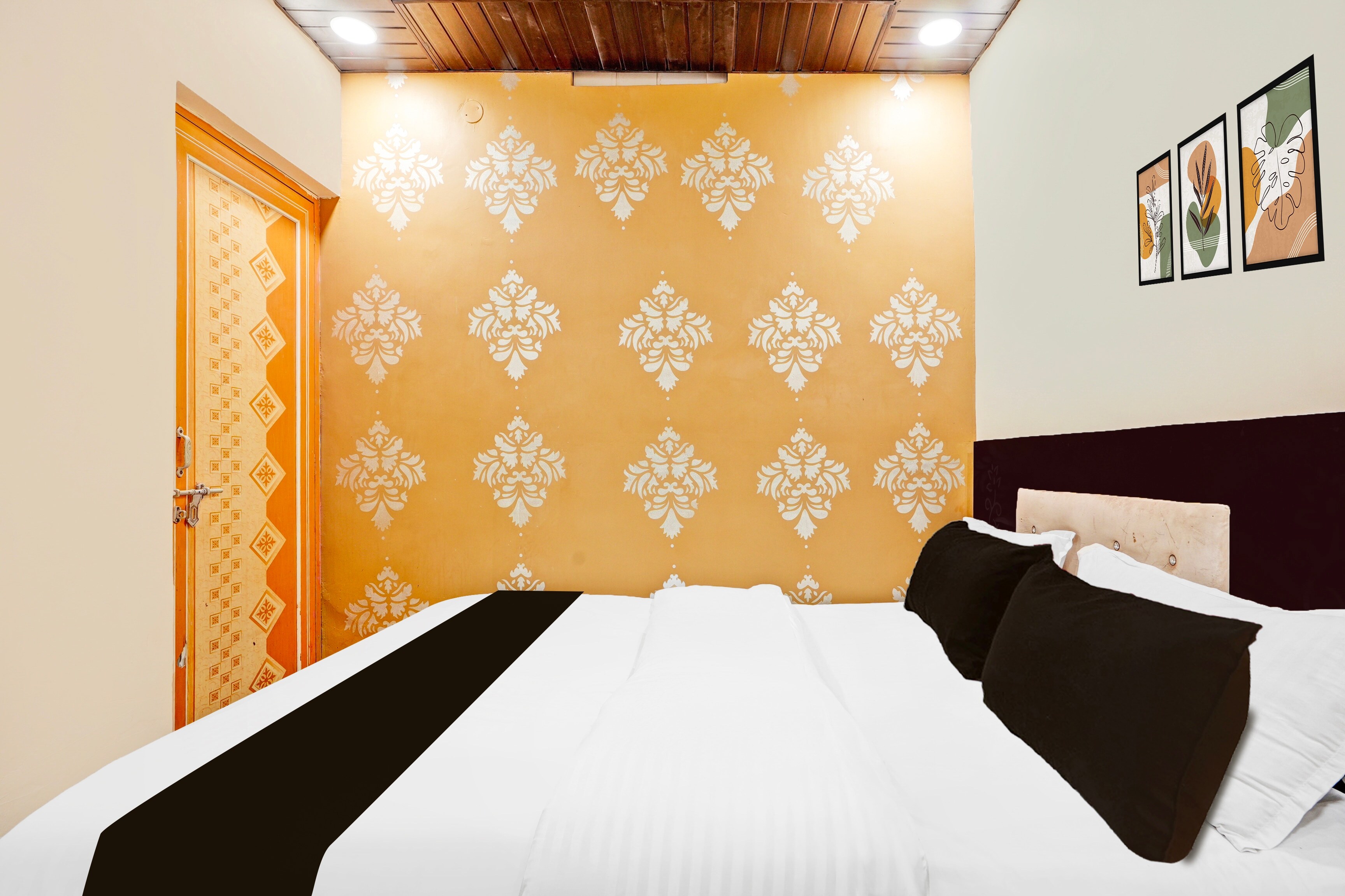 Hotel O V Star - Tap to explore photos